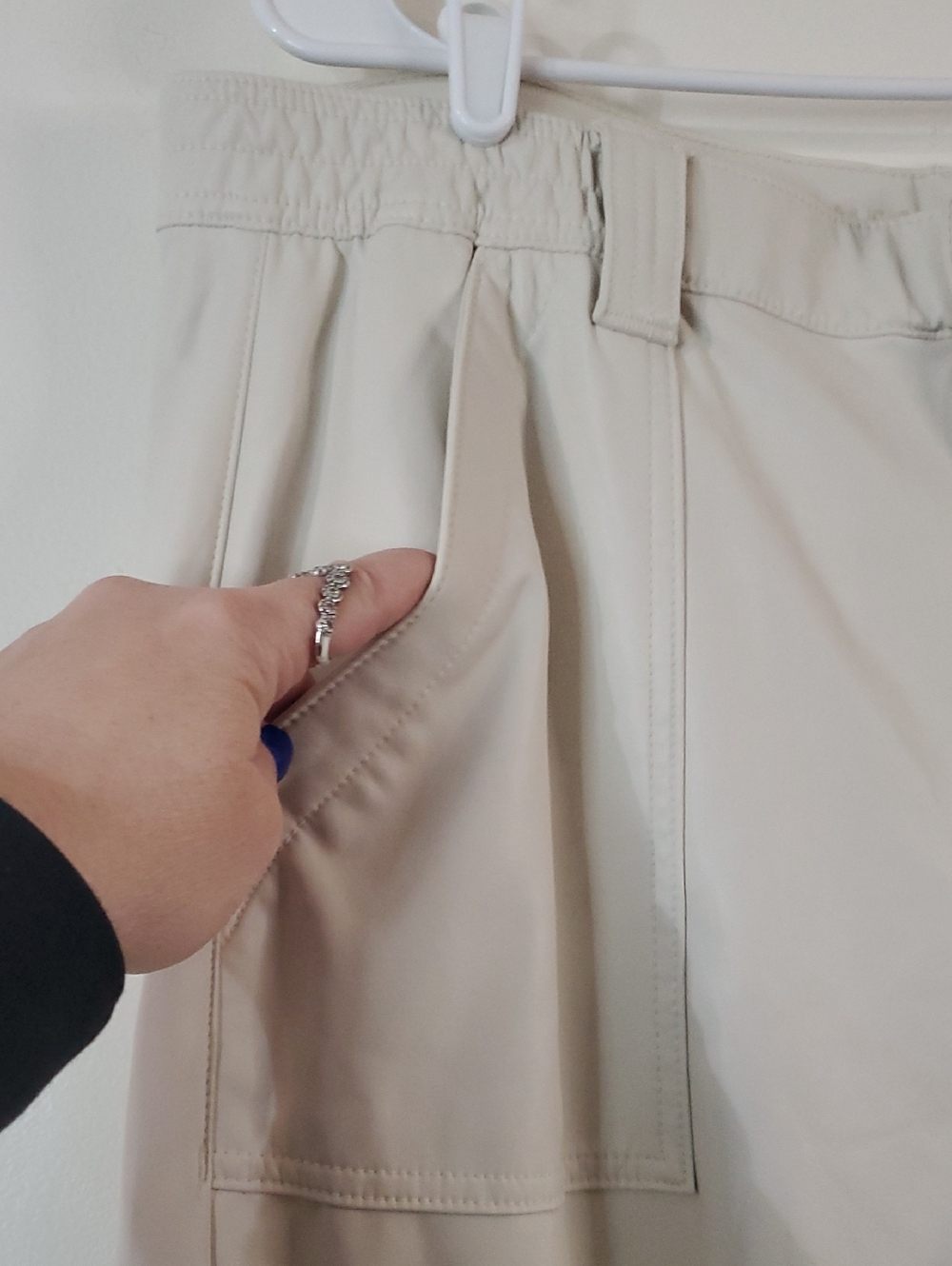 American Eagle Stretch High Waisted Vegan Leather Straight Cargo Pants Size 18 - Picture 5 of 16